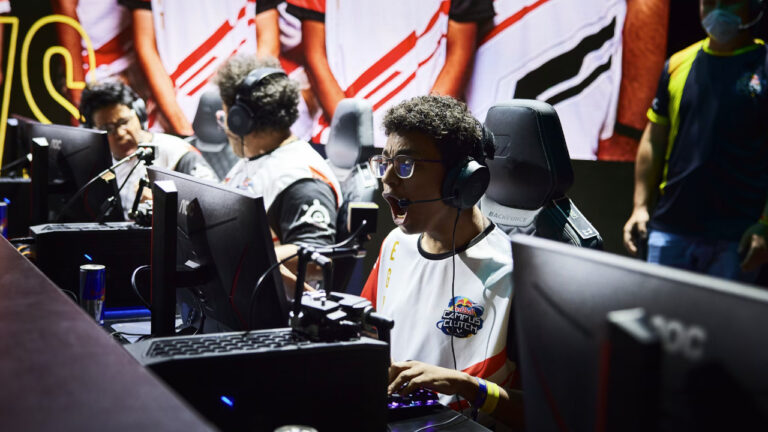 Red Bull Campus Clutch